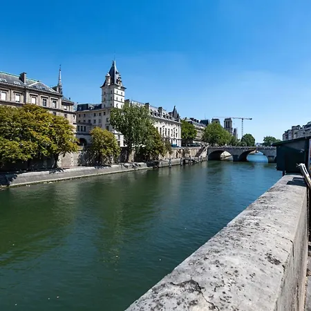 Veeve - Paris On A Postcard